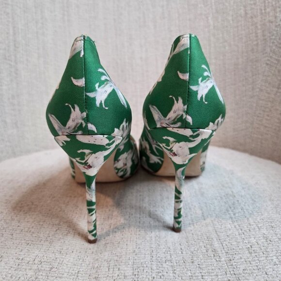 Manolo Blahnik Silk Fliral Print Pump - Picture 3 of 6